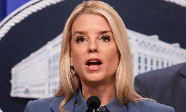 وزيرة العدل الأميركية نشرت لائحة اتهام في قضية الرئيس الفنزويلي وزوجته